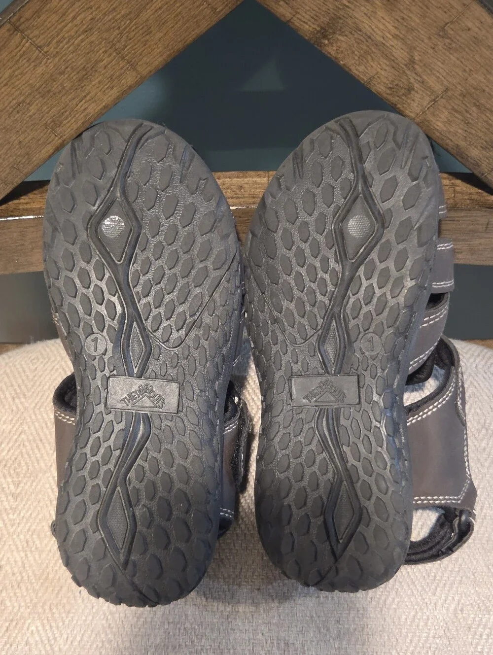 ThereAbouts Dark Brown Closed-Toe Fisherman Sandals for Kids - Size 1